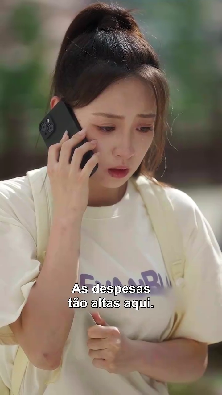 Esposa grávida mimada por bilionárioFoto