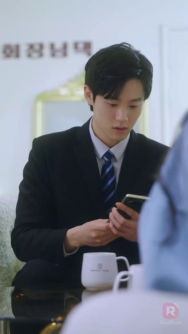 Meu pai, o CEO, está recuperando minha mãeFoto