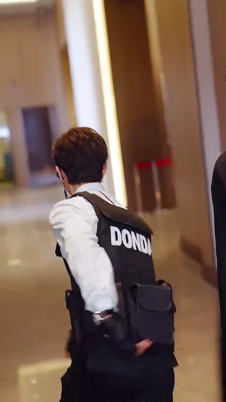 Love After The Echo Of BetrayalPhoto