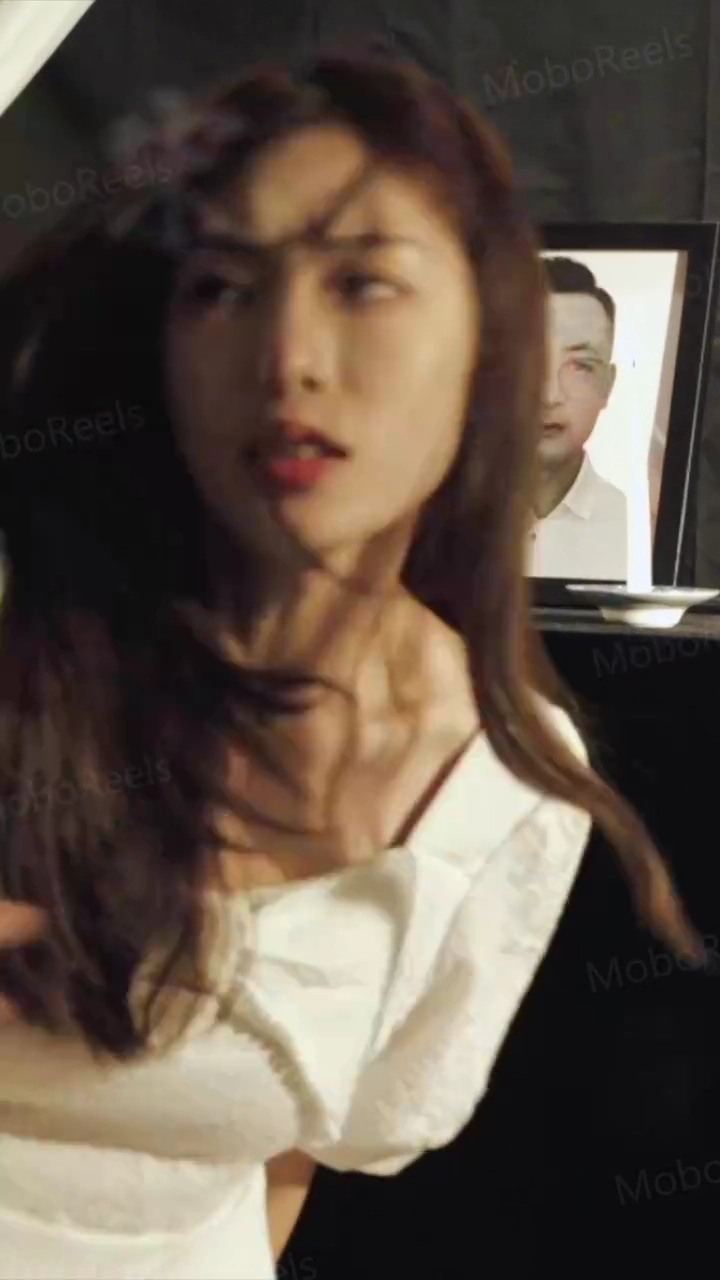 Boss, Your Secretary Wants to Leave YouPhoto