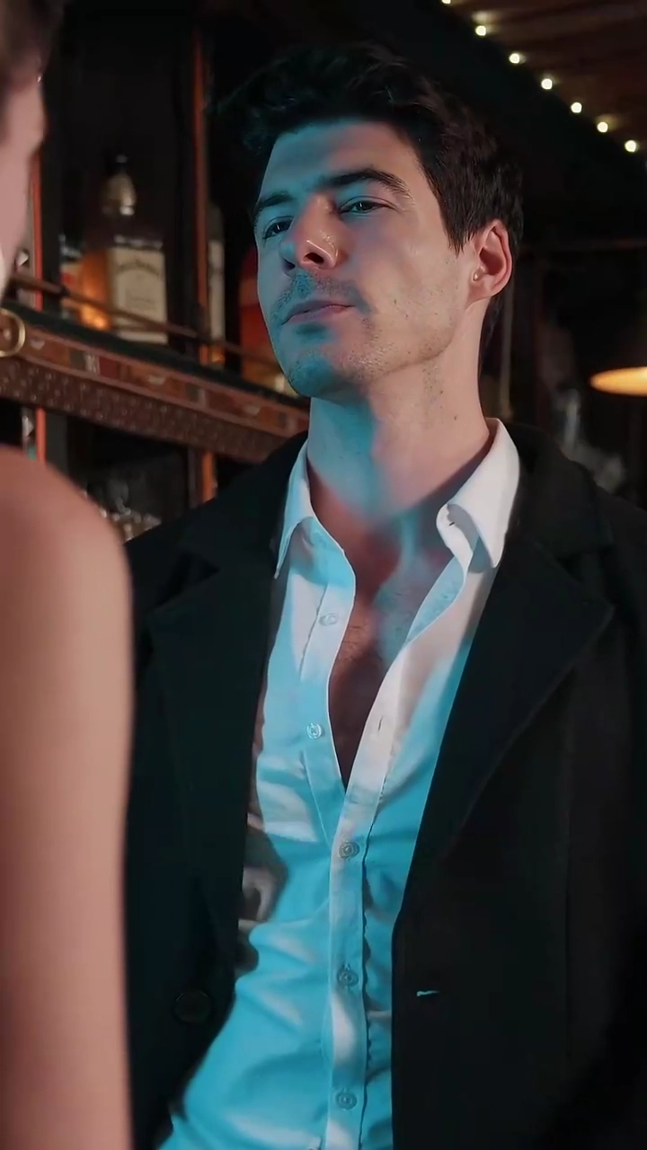 Forbidden Desire：My Mated StripperPhoto