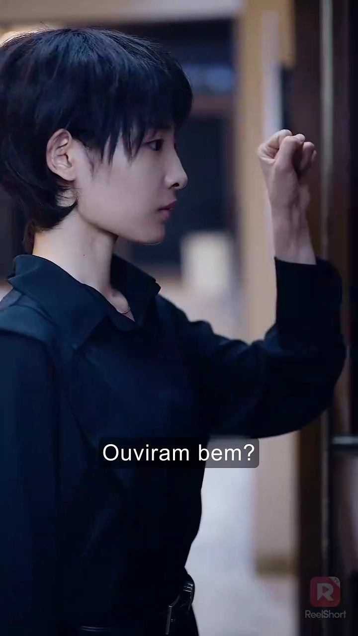 O CEO perseguindo a esposa substitutaFoto