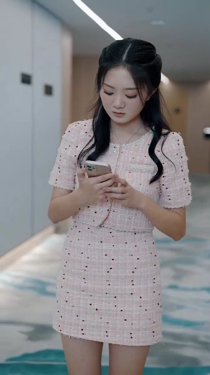 [Versão Dublada] O Crush Inesperado do Sr. CEOFoto