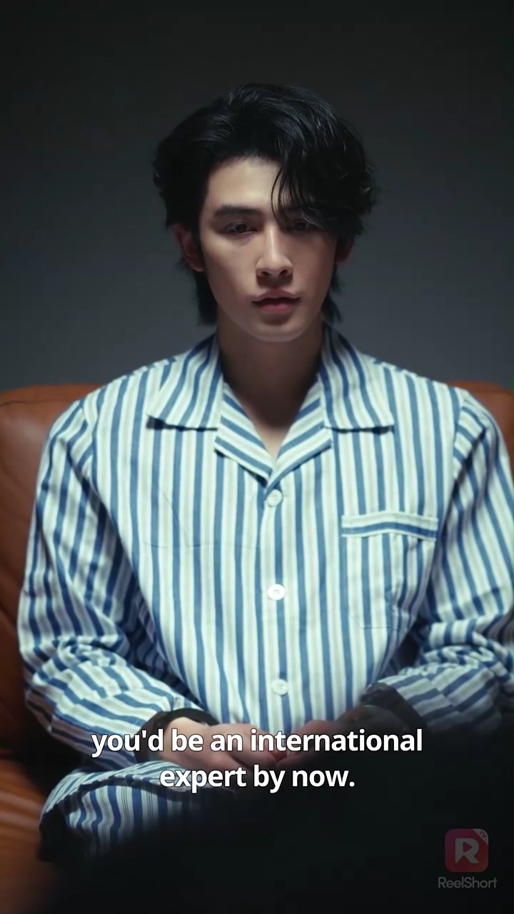 Her Whisper in the DarkFoto