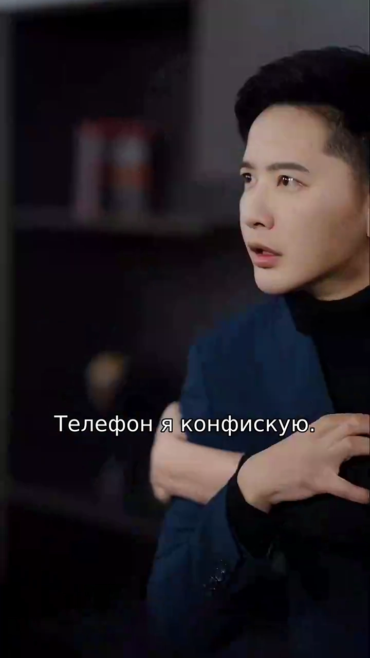 Опрокинутый стол гневафото