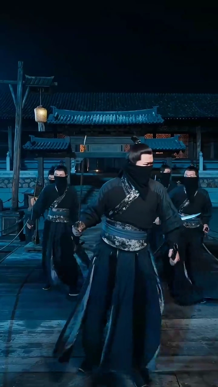 隠れ帝と逃亡女帝～一獲千金の出会い～写真