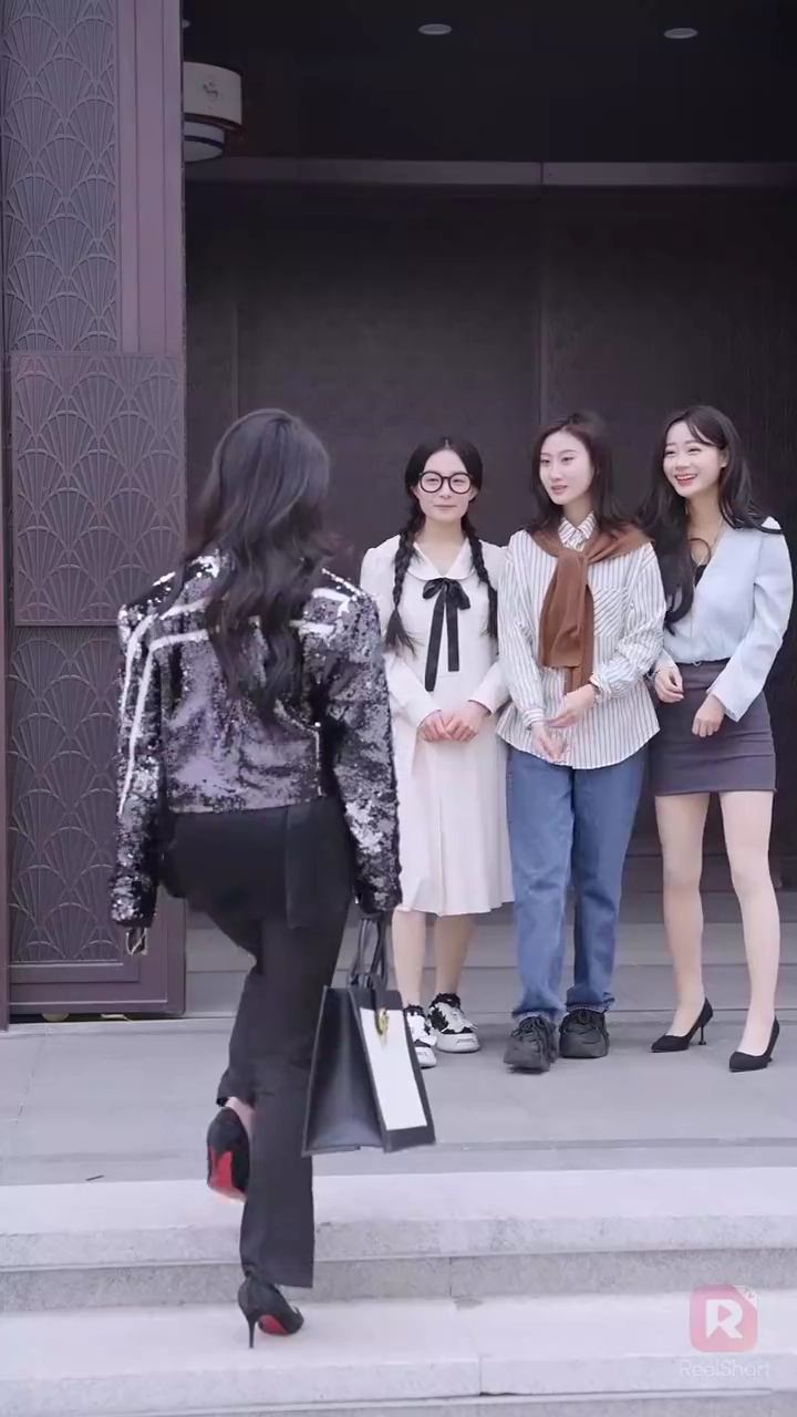 La femme de la vedette travaille ici !Photo