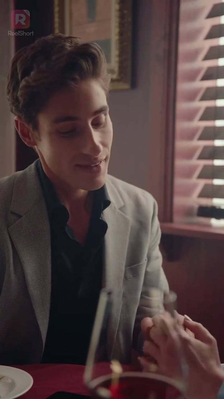 Tomber amoureuse du père mafieux de mon exPhoto