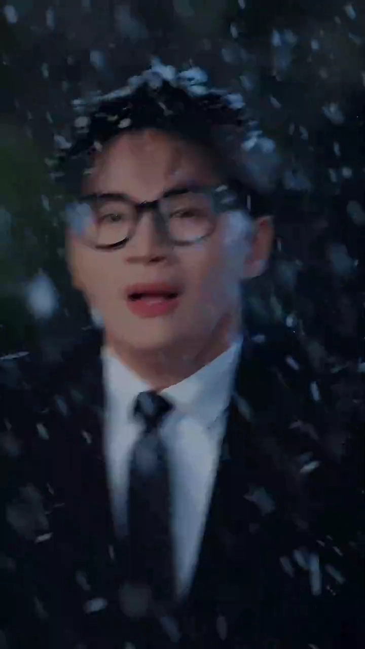 元カノが見上げるその先に写真