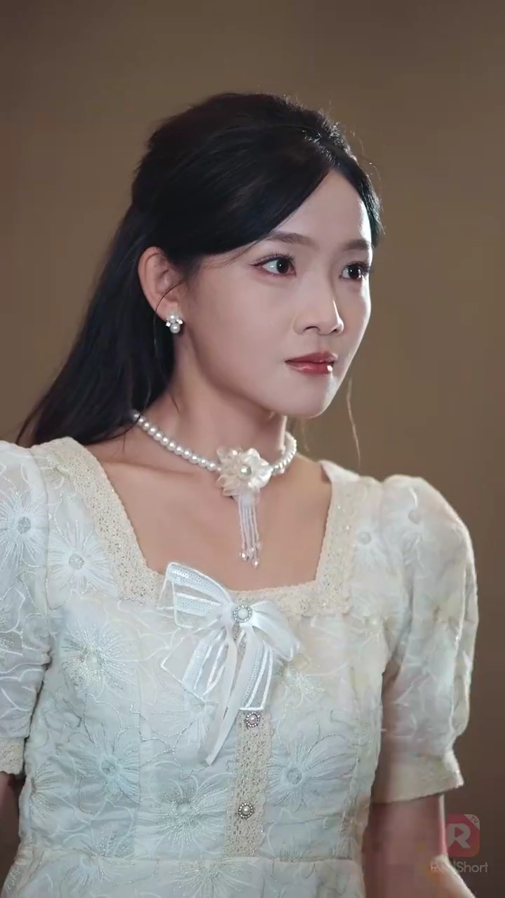 สายใยพี่น้องใต้เงาคำลวงรูปภาพ