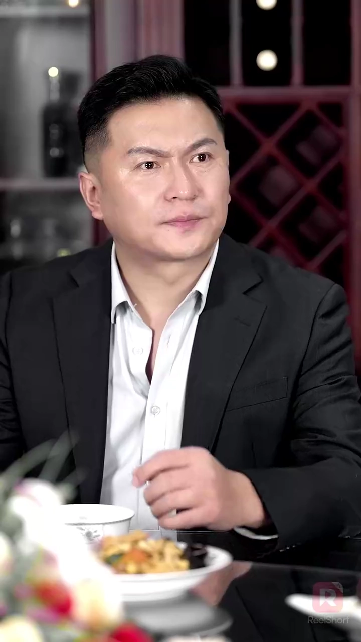 ตัวร้ายคนนี้ขอคว้าใจพระเอกมาครองรูปภาพ