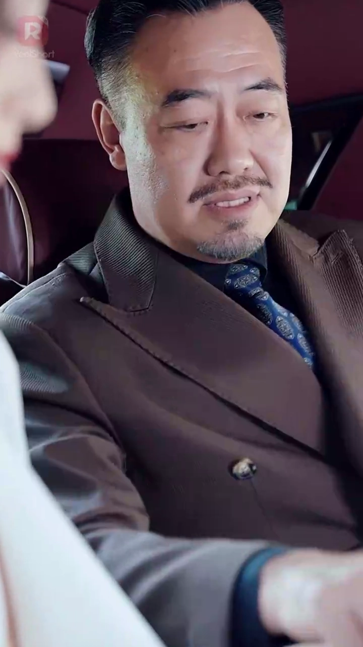 หญิงงามเหนือโลกรูปภาพ