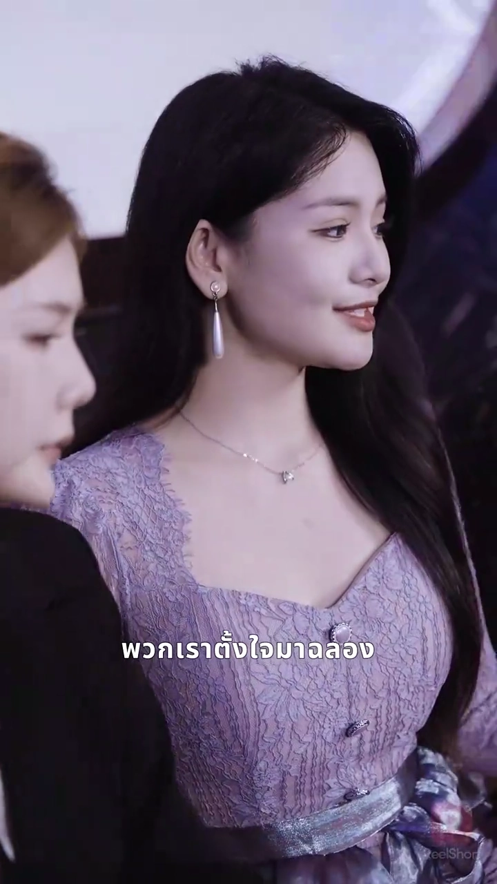 สาวใหญ่กับหมาน้อยรูปภาพ