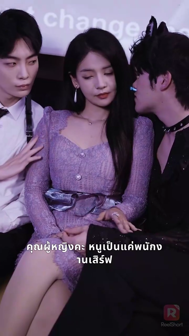 สาวใหญ่กับหมาน้อยรูปภาพ
