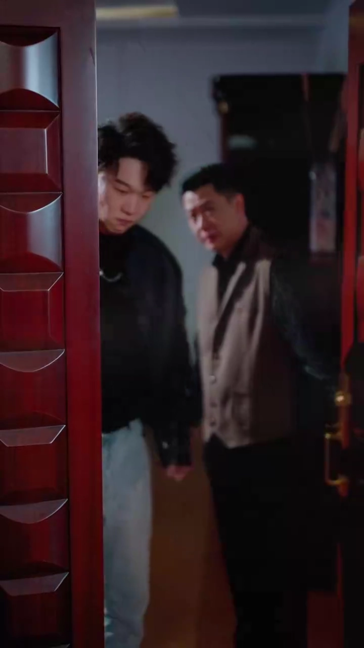 扉越しの真実写真