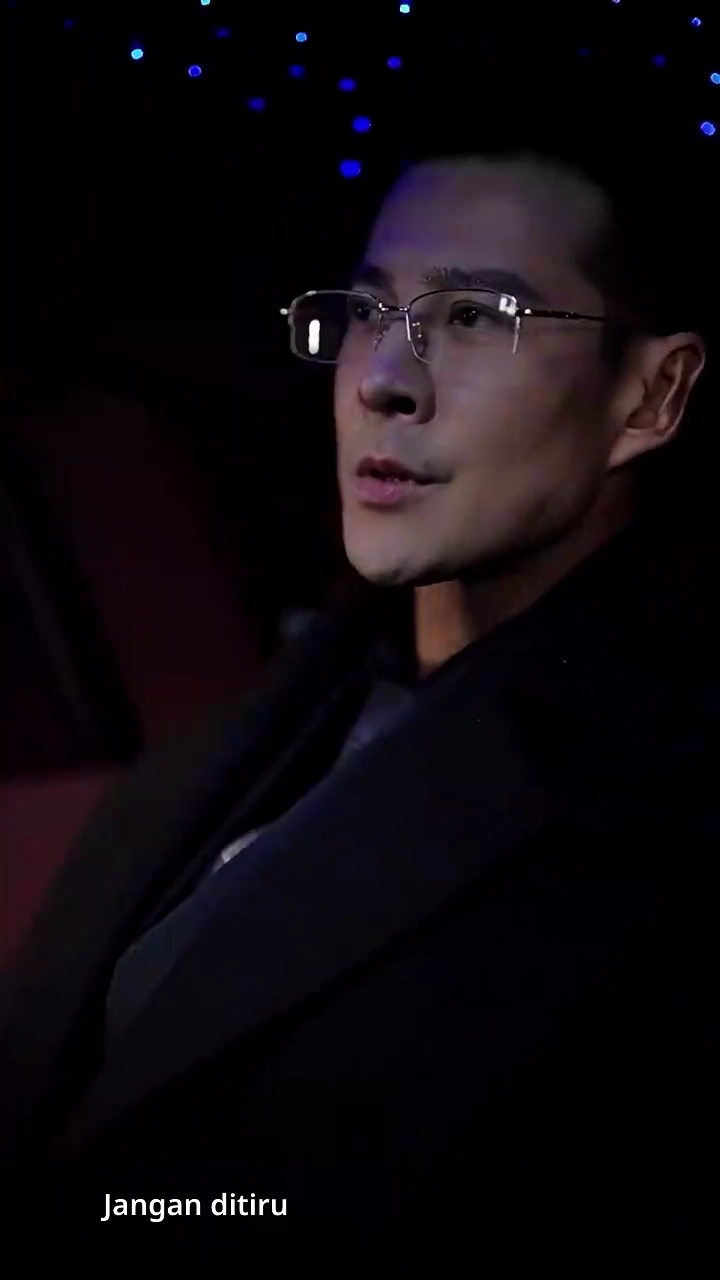 Manjakan Aku, Tuan Nikifoto