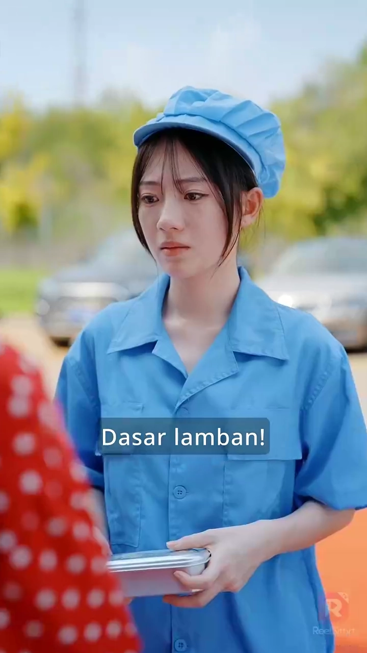 Kekuatan yang Menahan Diri Menggoda dan Mengagumkan Pabrik Kecilfoto