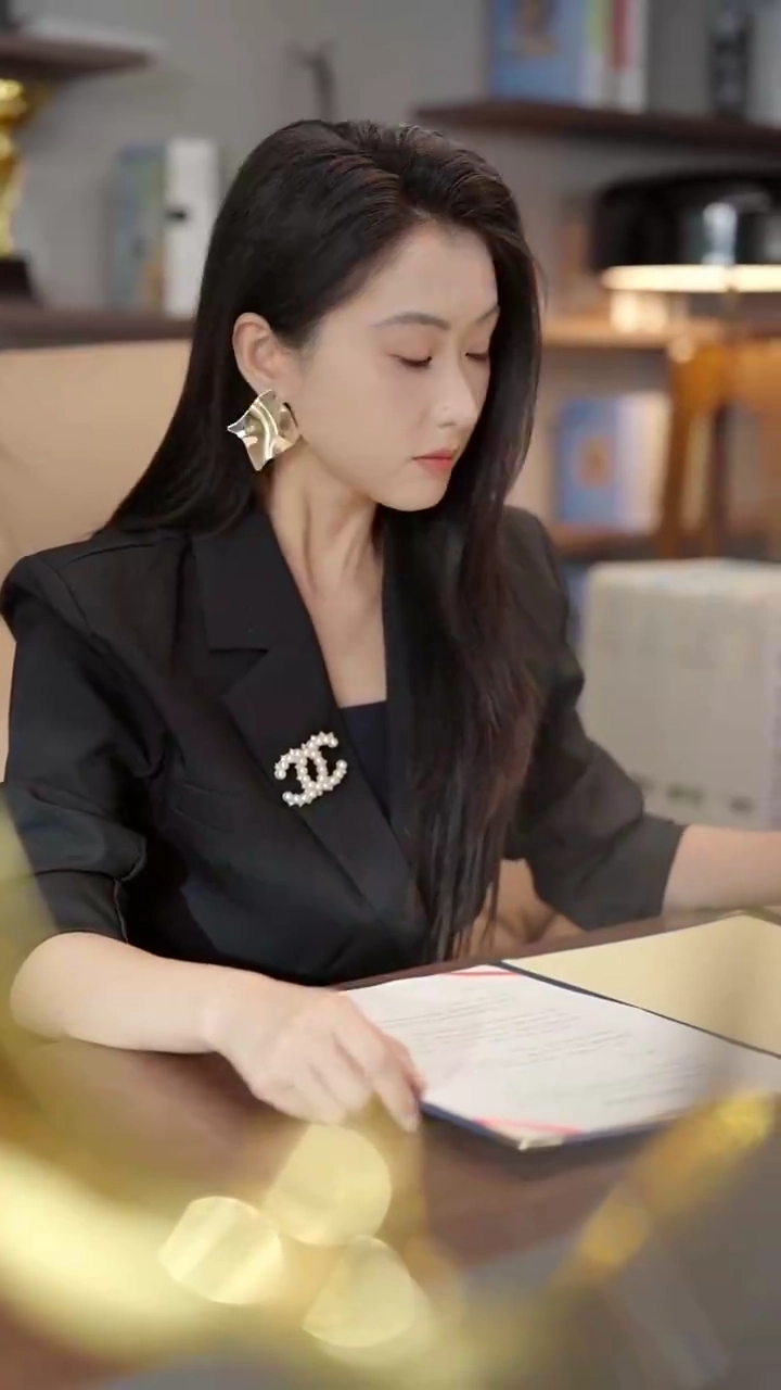 [Versi suara dubbing] Kesedihan Berlian Birufoto