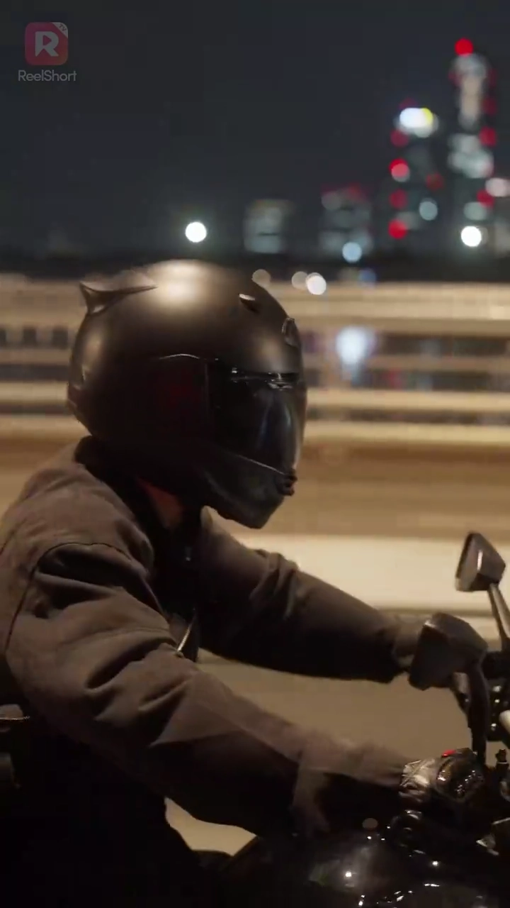 แฟนสัญญาของลูกชายมาเฟียรูปภาพ