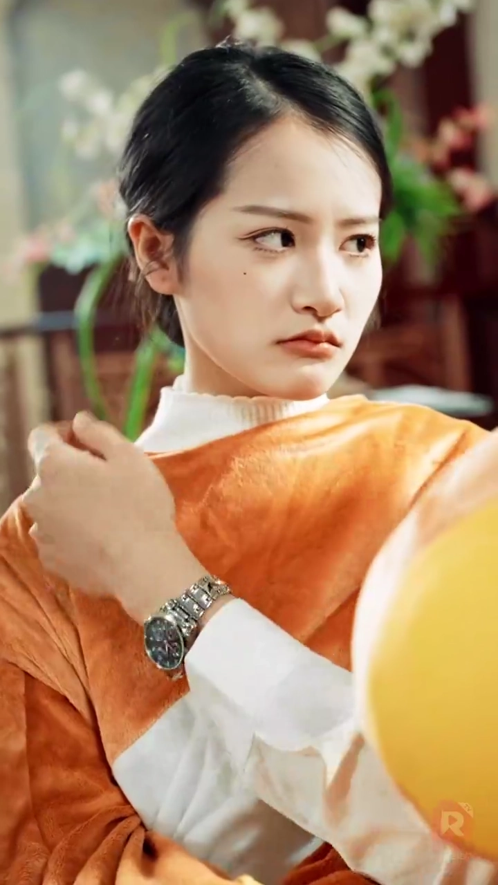 ความลับและหน้ากาก ในบ้านเดียวกันรูปภาพ