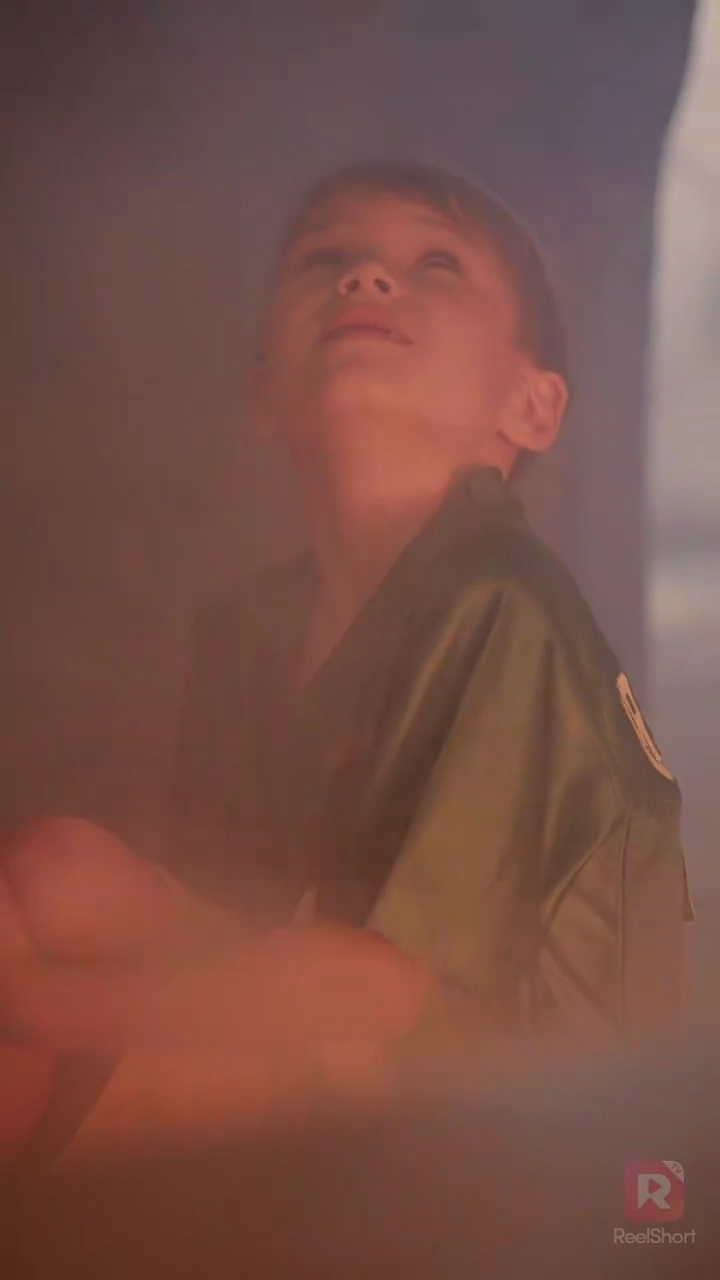 กองหลังคลุกฝุ่นหวนคืนสู่สนามรูปภาพ