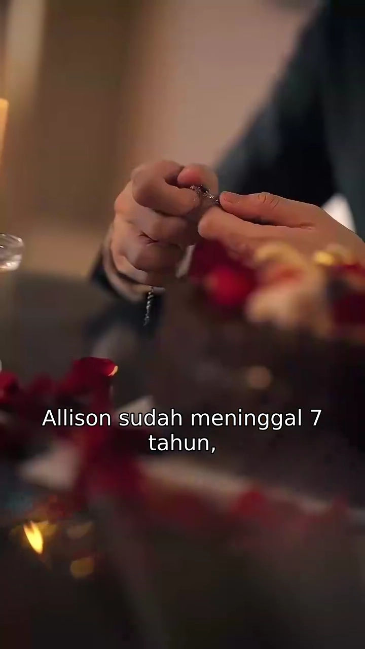 Matahari di Antara Dua Duniafoto