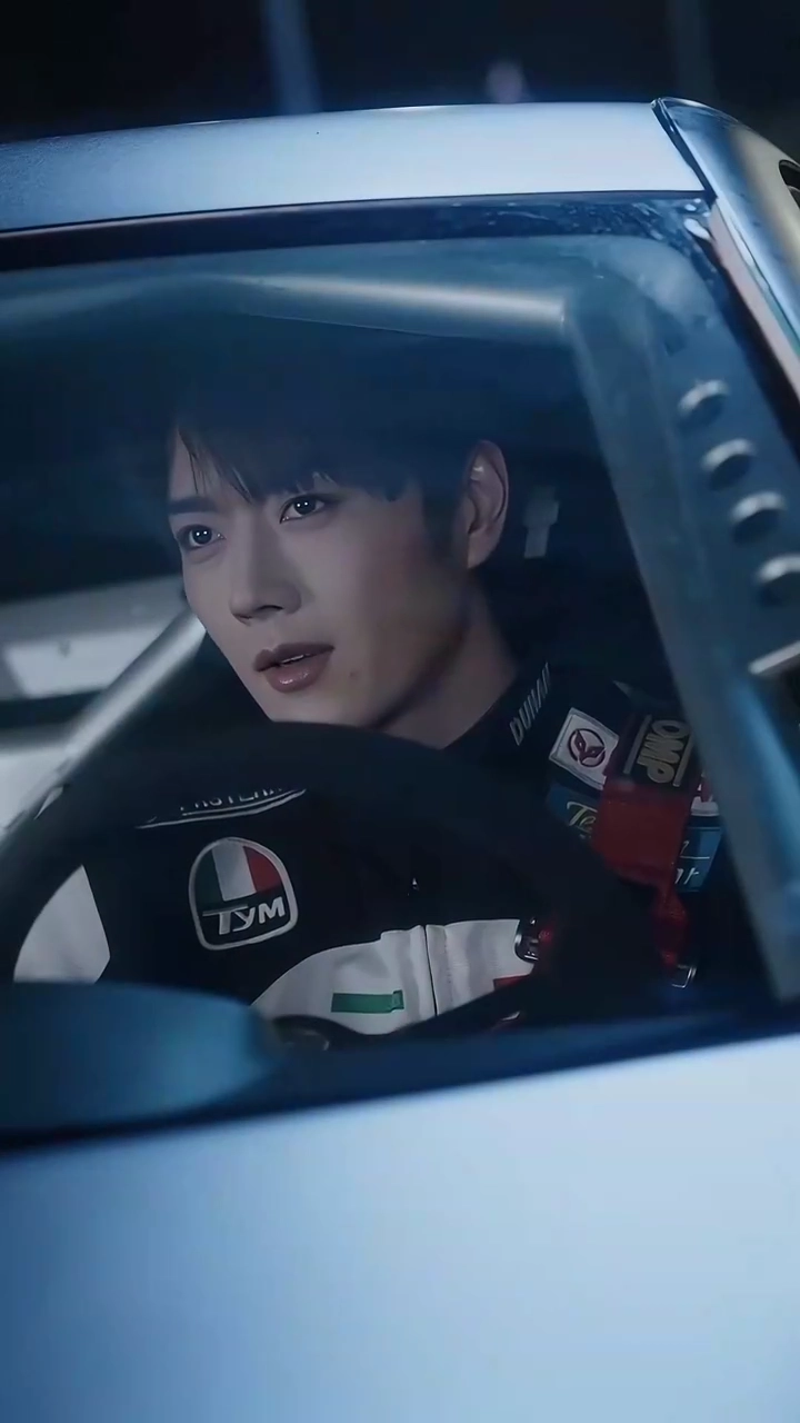 Herói Contratado, Amor RealFoto