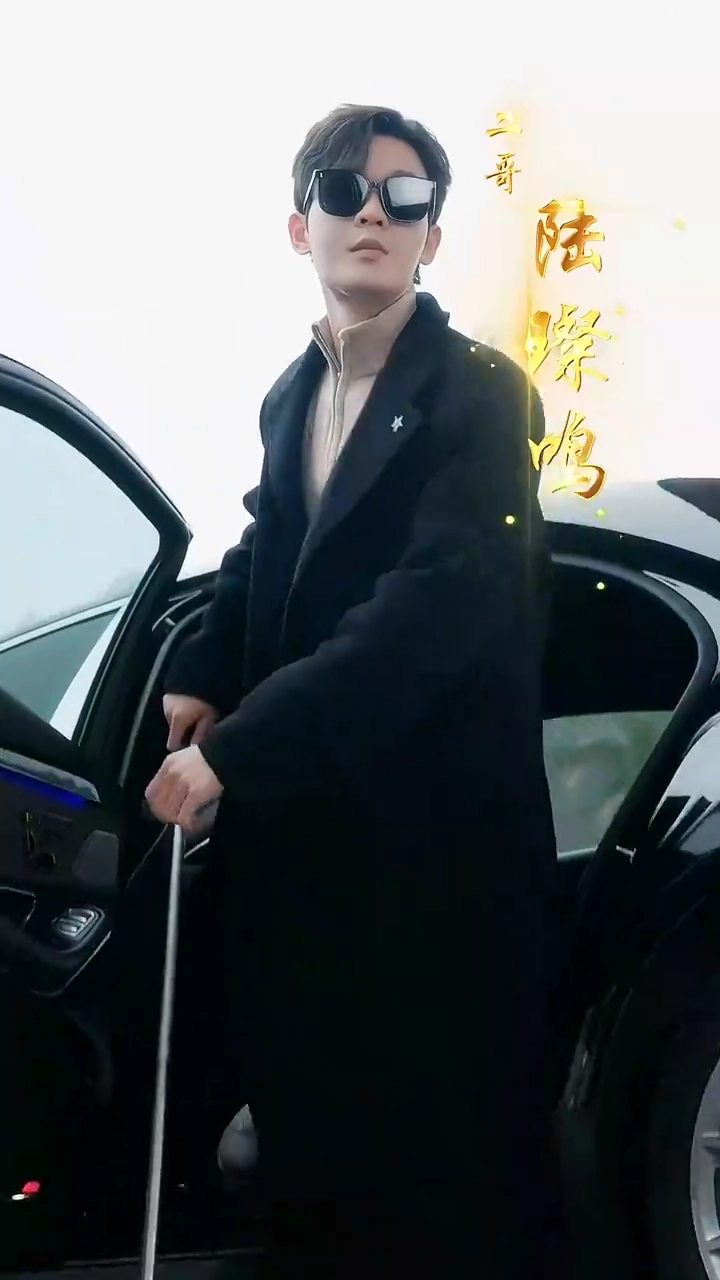 Bulan Tertidur di Sungai Waktufoto