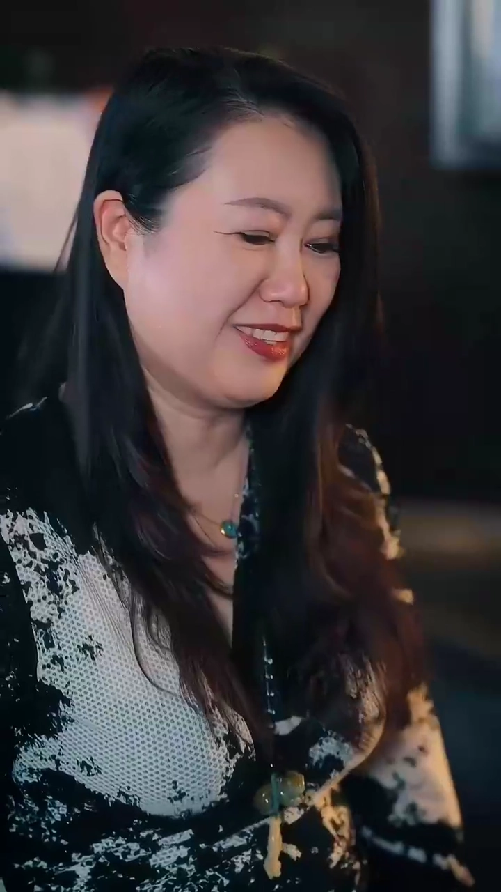 Matahari di Antara Dua Duniafoto