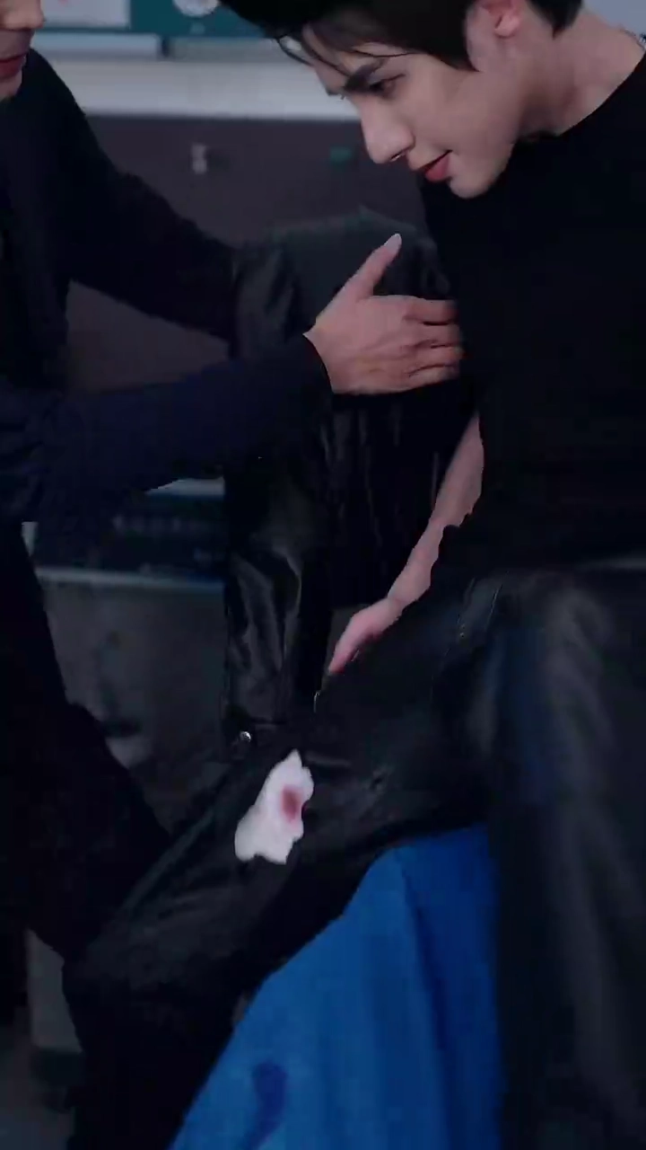 微笑みの裏に歪んだ彼女写真