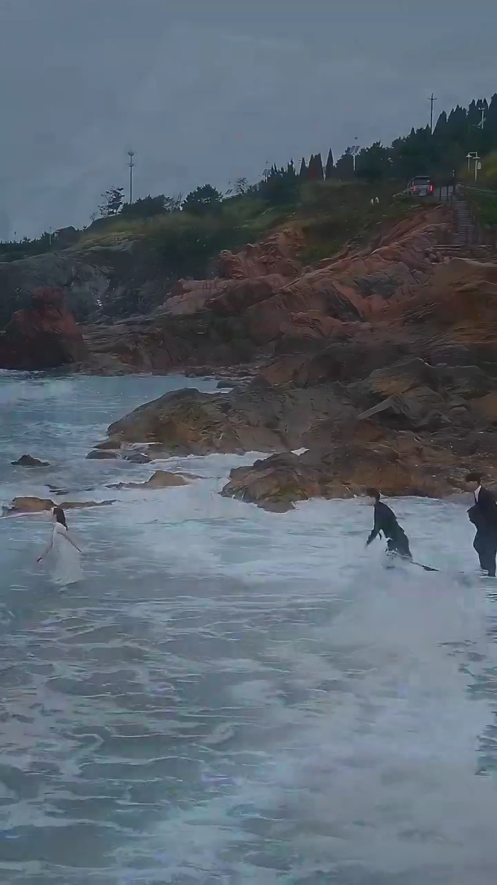 過去を葬り、復讐に乾杯写真