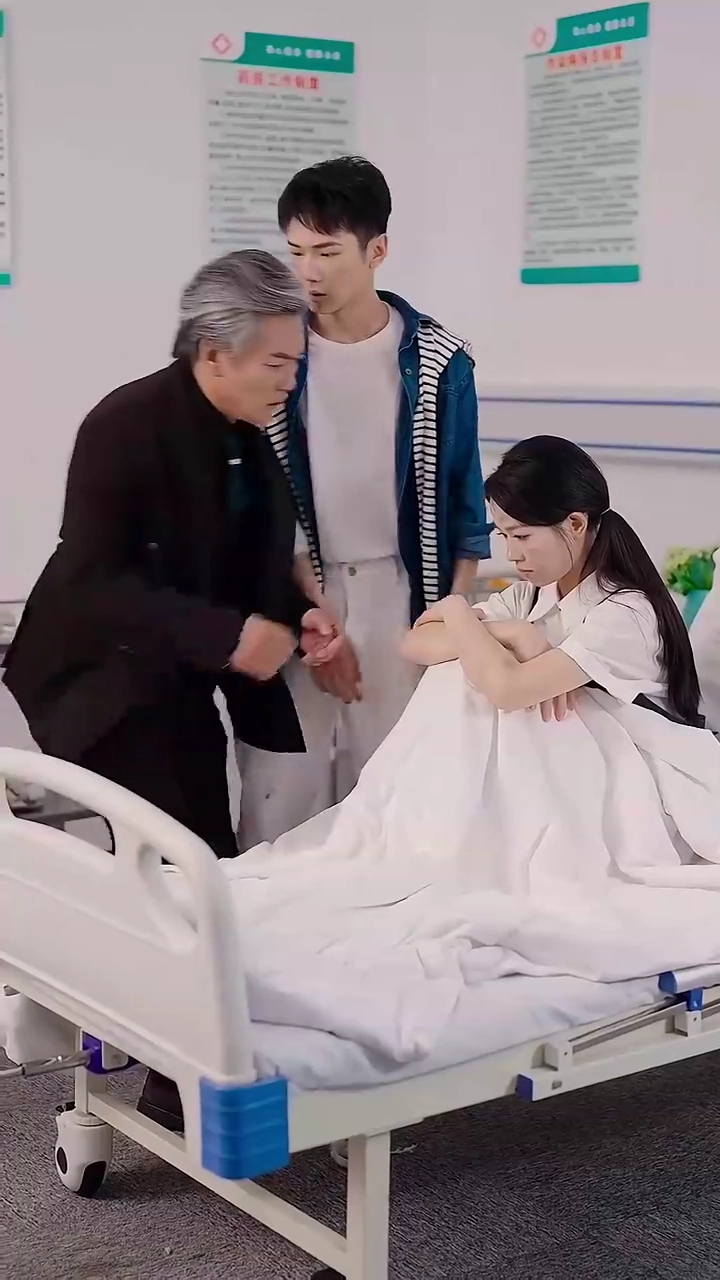 悲しみは海をさかのぼる写真