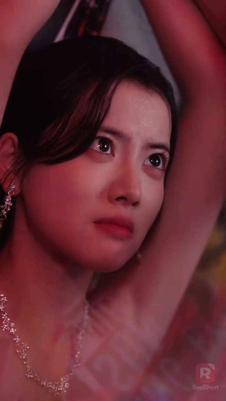 危険な口づけ写真