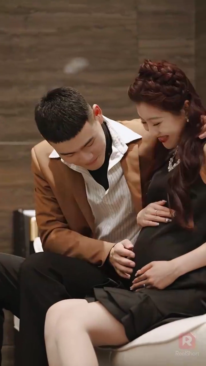 離婚後元彼のボスと結婚写真