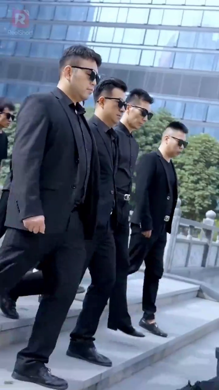 パワハラされる私が億万長者の姉と再会した！写真