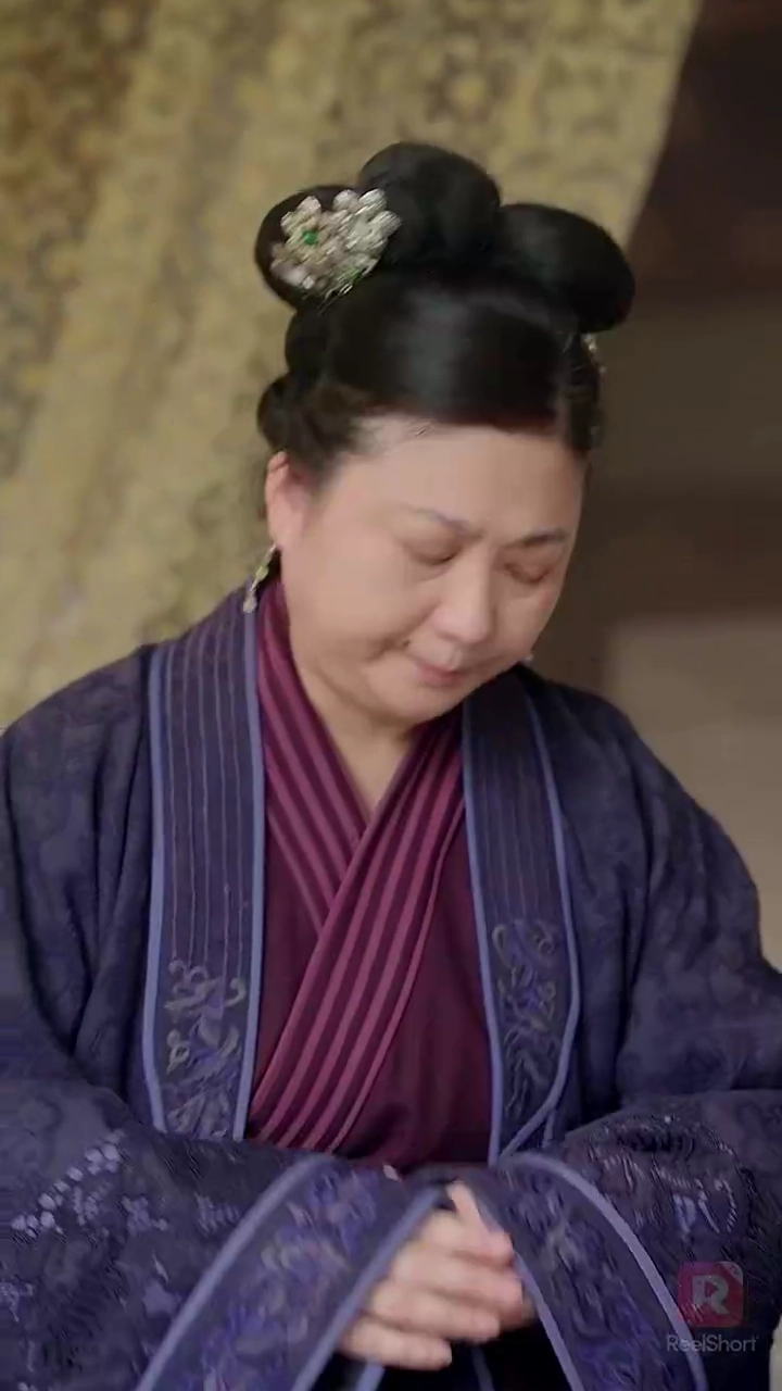 今、彼女が支配する写真