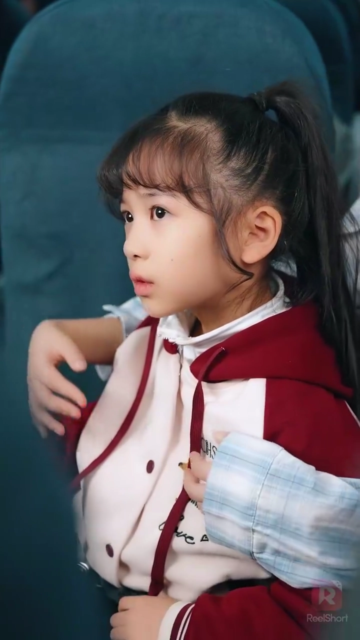 9歳の少女機長、空の逆行写真