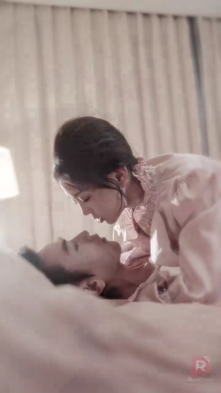 婚約を奪われ、 運命に囚われる写真