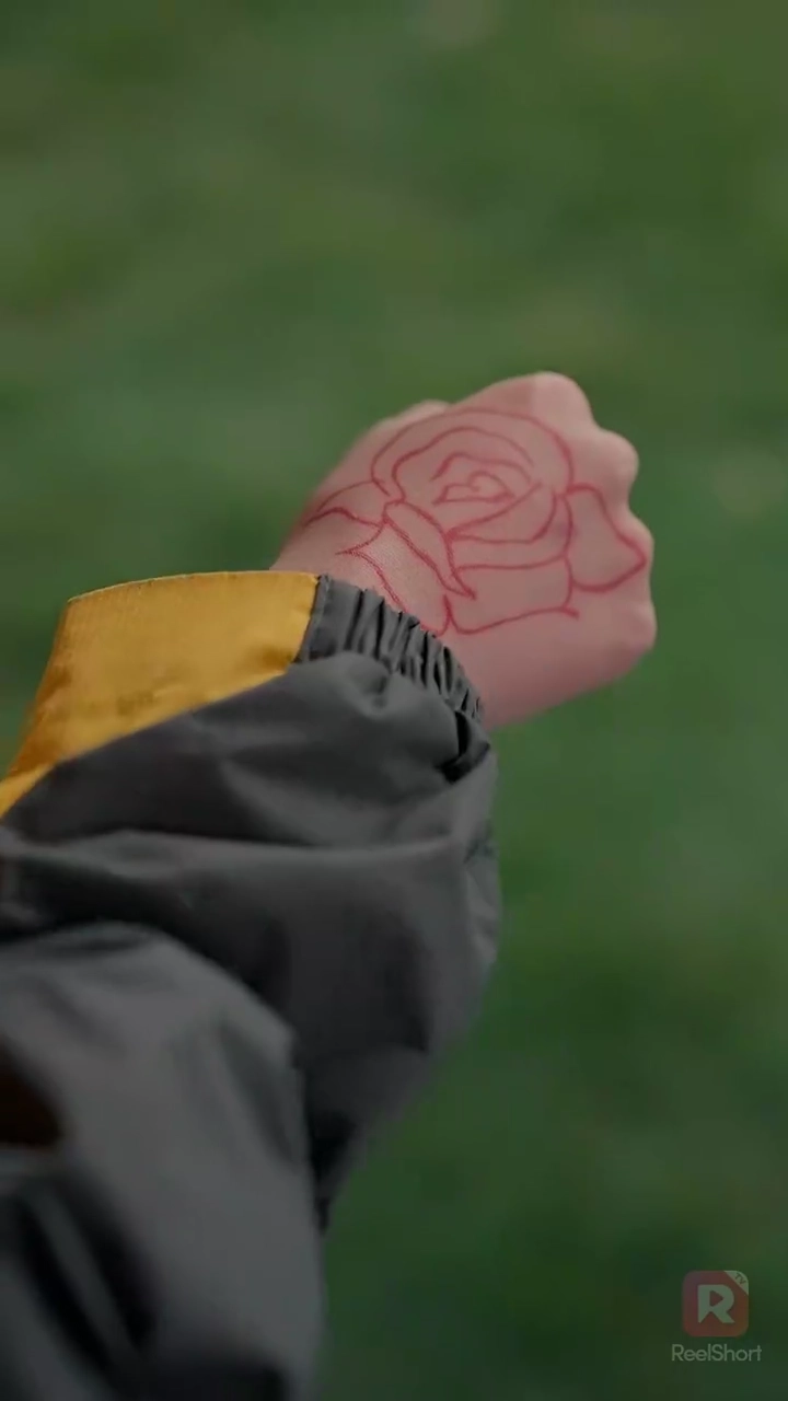 やり手奥様、冷徹な傅社長はまた涙する写真