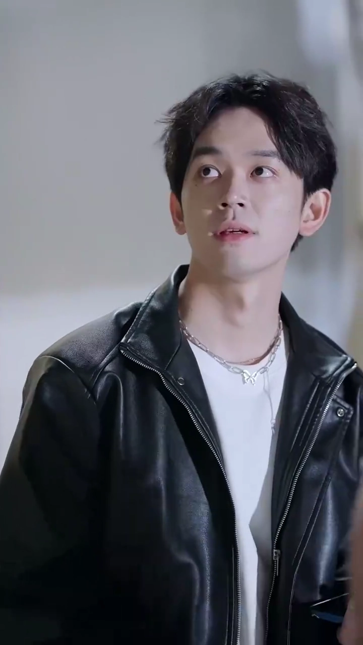 豪門に戻った妻と最強三兄弟写真