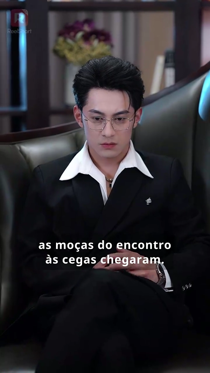 Acorrentada pelo DestinoFoto