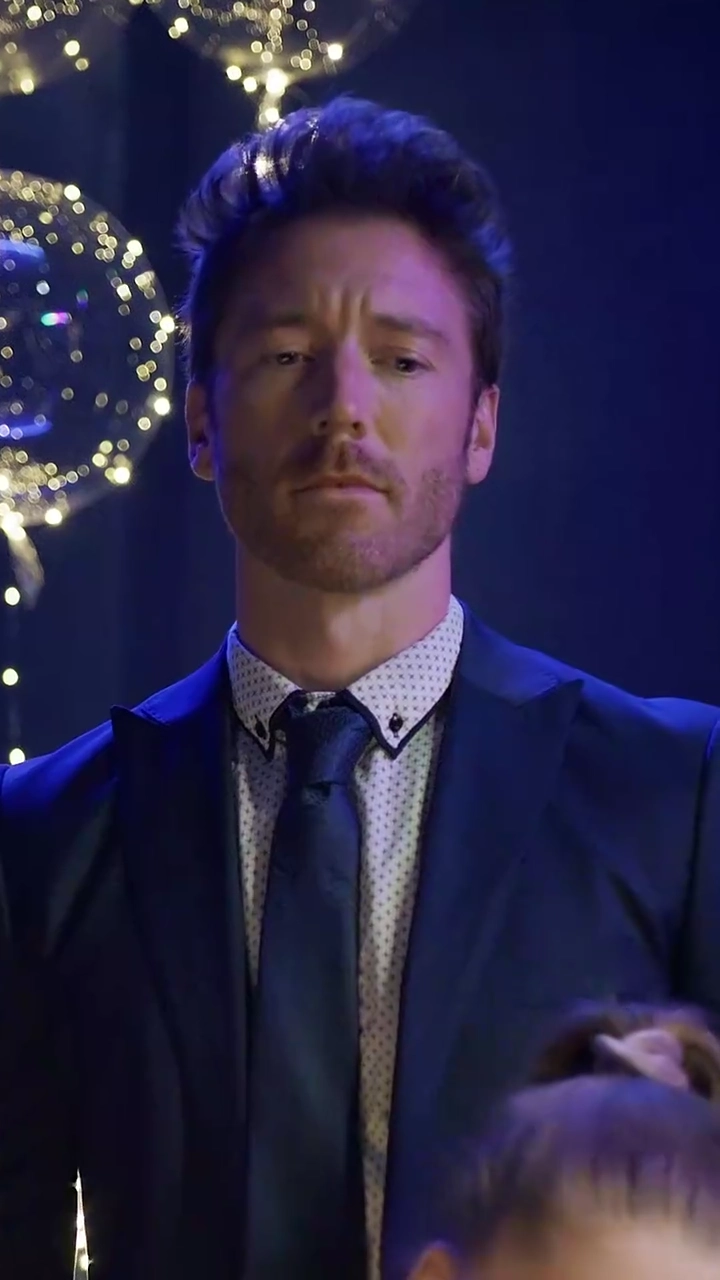 Sahabat Ayah Menjadikanku Istri Miliaran Dolarnyafoto