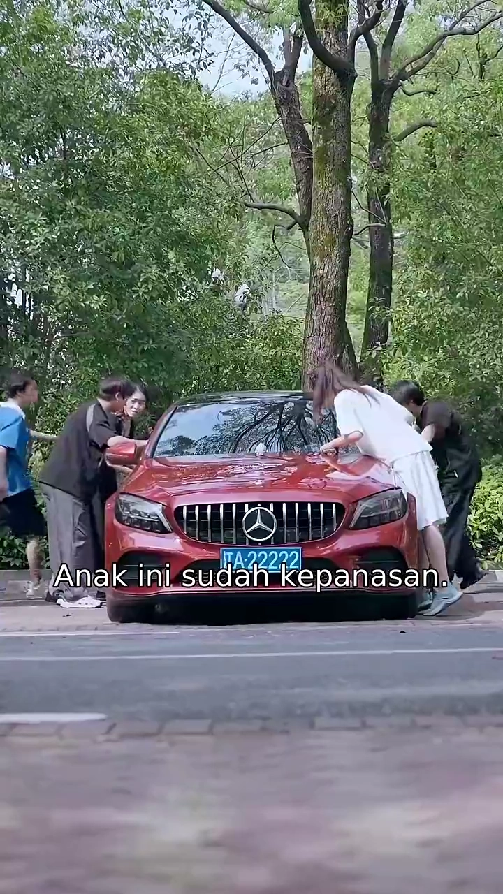 Bos Besar Di Balik Seragamfoto