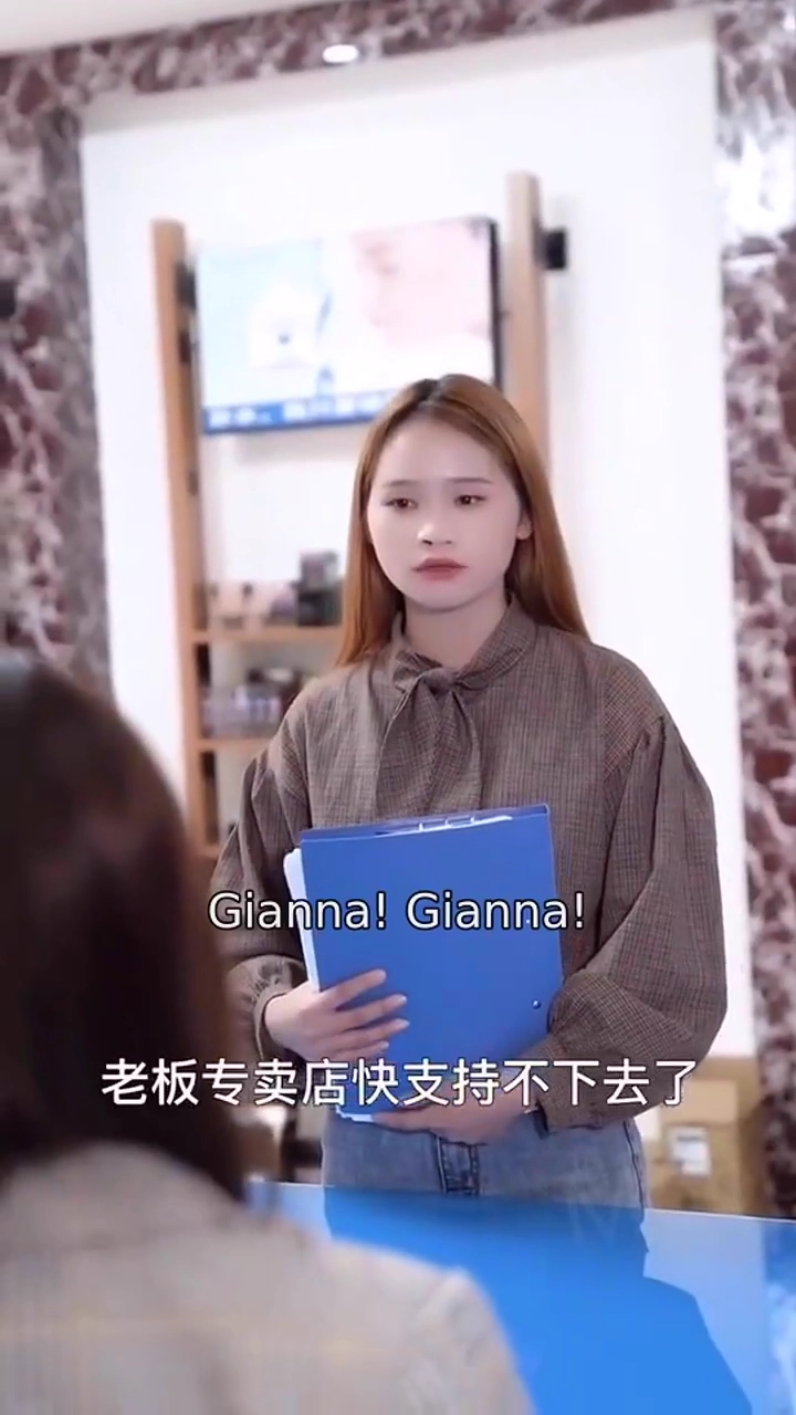 The Bankrupt Lady BossPhoto