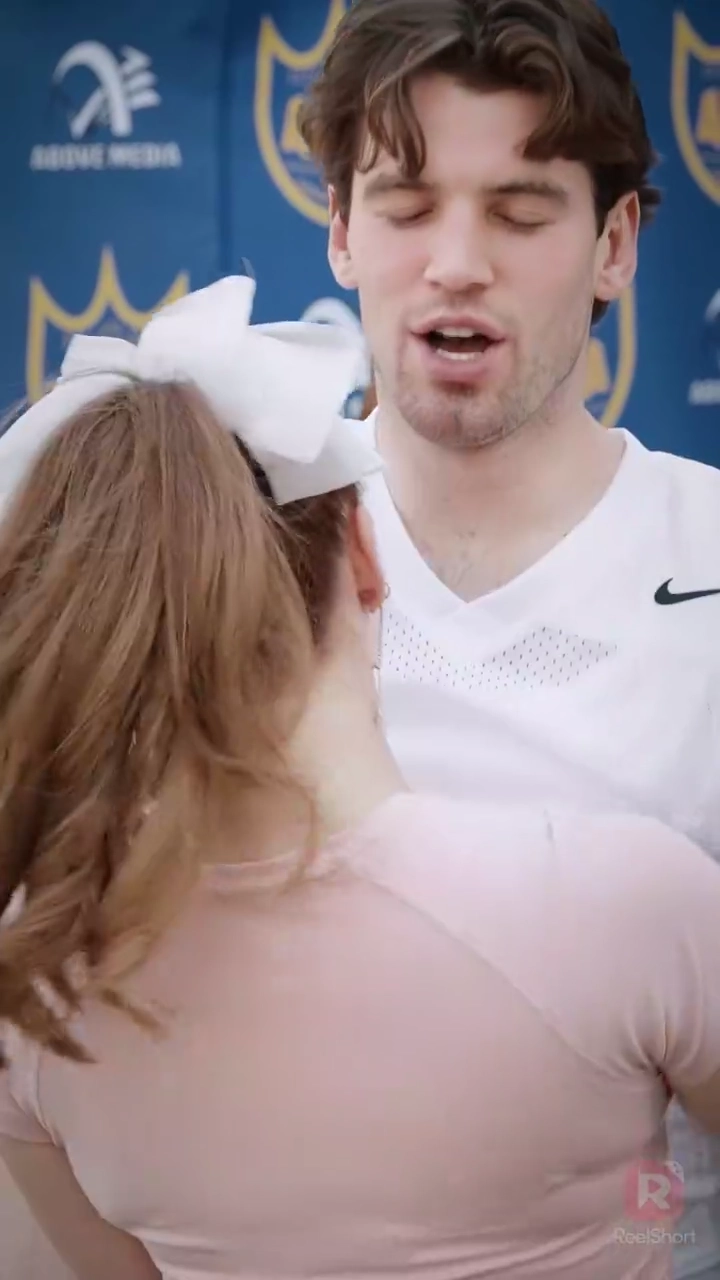 รักนอกสนามรูปภาพ