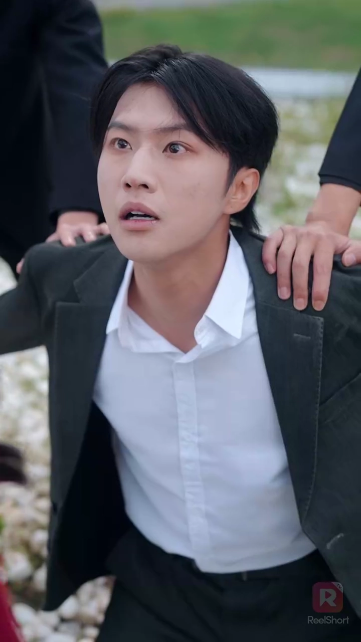 หลังทรยศ เธอกลับมาคุกเข่ารูปภาพ