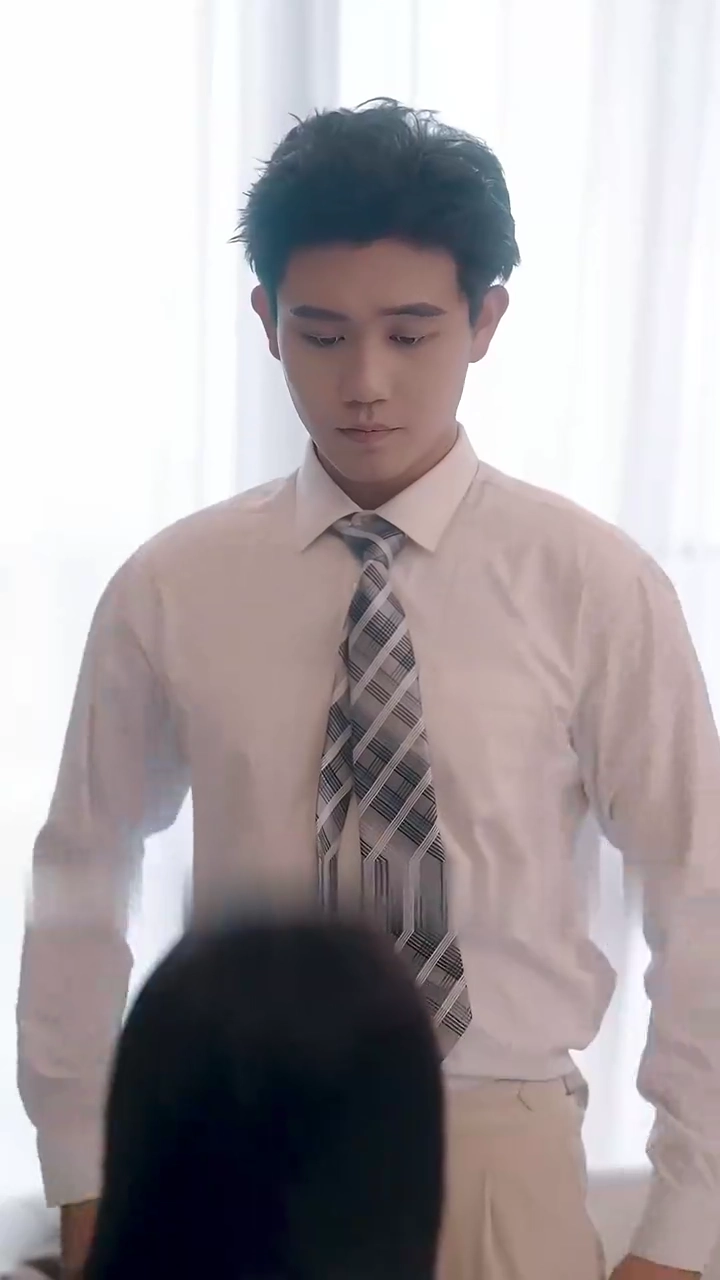 Cinta dalam Bayang-Bayang Bencifoto