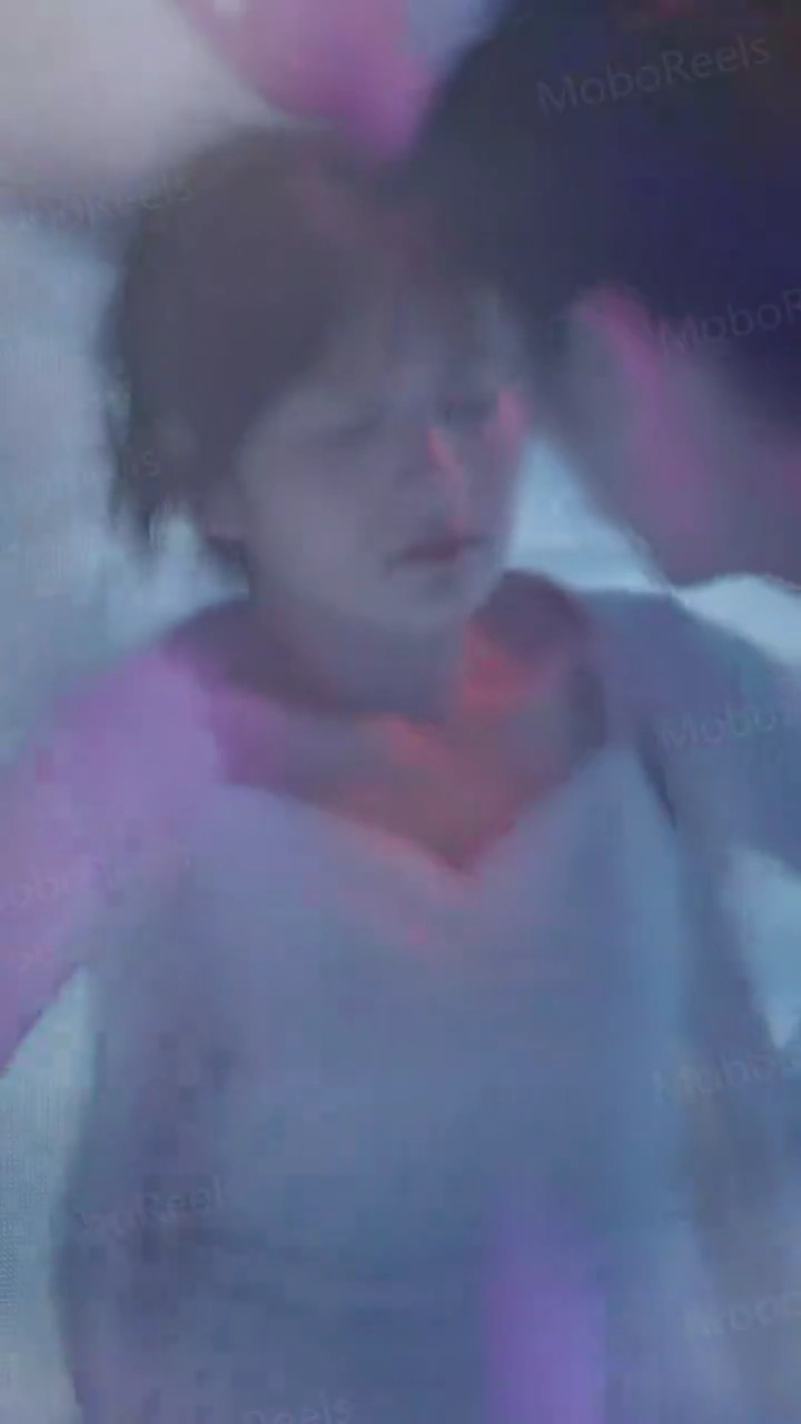 Kembar yang Bersemangat dan Ayah CEO Merekafoto