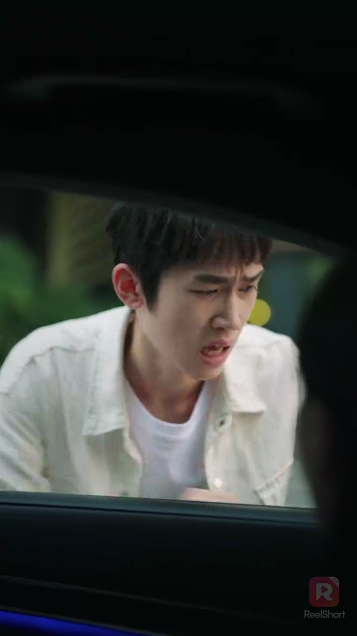 Pura-pura Patuh, Berbalas Darahfoto