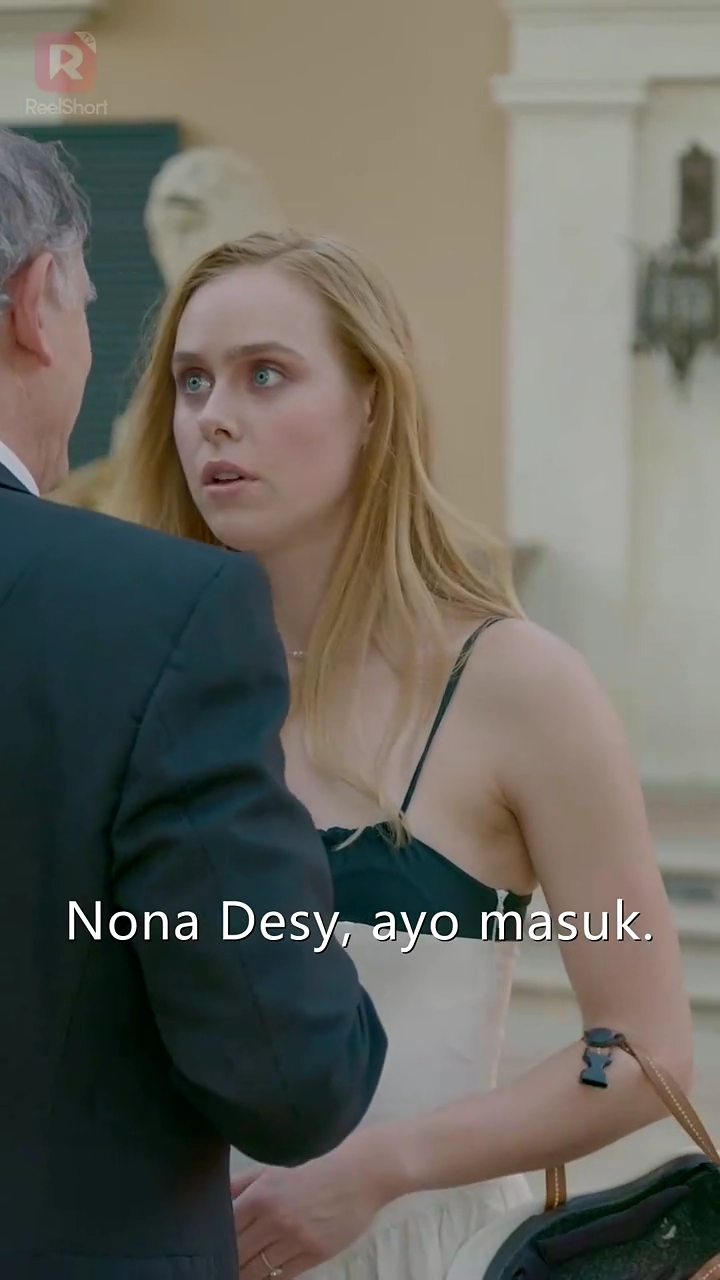 Duduklah, Aku Adalah Istrimufoto